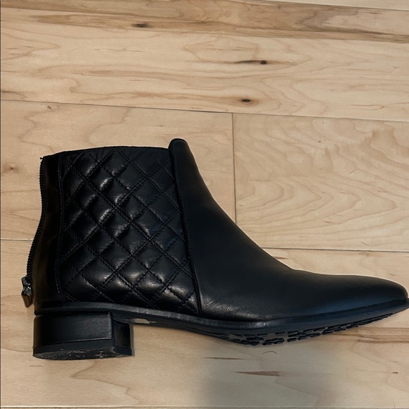 Aquatalia Black Quilted Ankle Boots: 7.5 - Picture 6 of 10